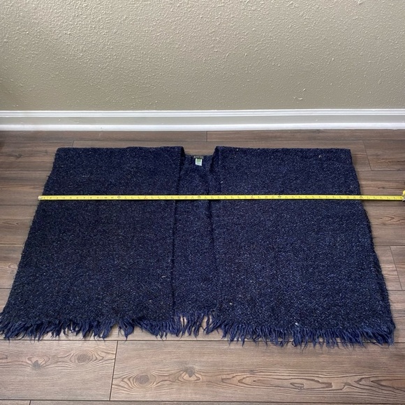 Blarney Woolen Mills soft wool poncho - Picture 11 of 12